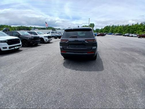 Baltic Gray Metallic Clear-Coat Exterior Paint 2025 Jeep Grand Cherokee Altitude