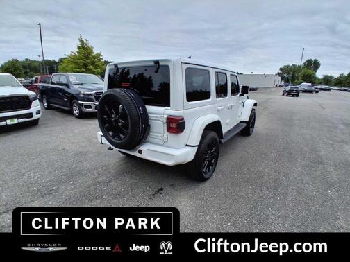 Bright White Clearcoat 2022 Jeep Wrangler Unlimited High Altitude 4x4
