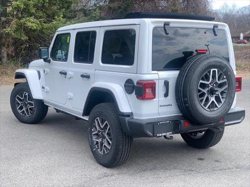 2025 Jeep Wrangler 4-Door Sahara 4x4
