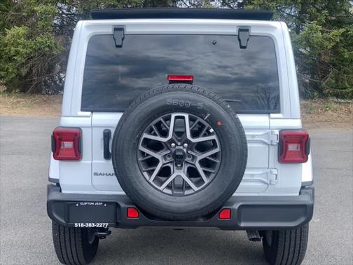 2025 Jeep Wrangler 4-Door Sahara 4x4
