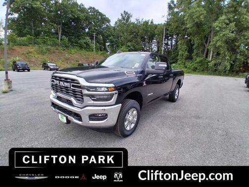 Diamond Black Crystal Pearlcoat 2026 RAM 3500 Big Horn Crew Cab 4x4 6'4' Box