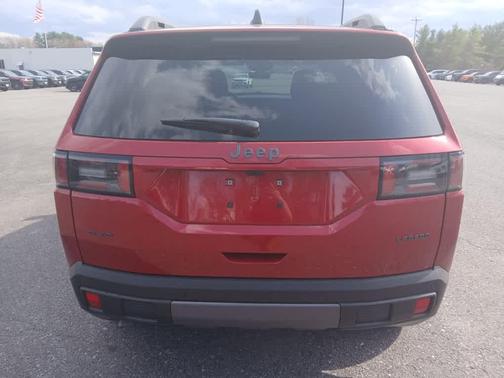 Red Hot Pearl-Coat Exterior Paint 2026 Jeep Cherokee Laredo 4x4