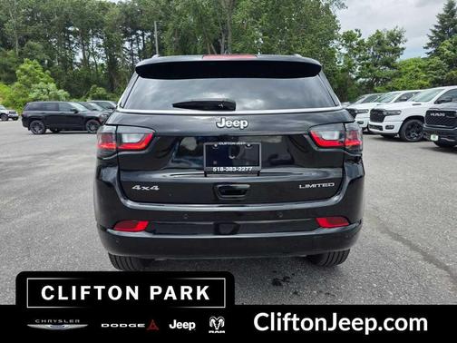 Diamond Black Crystal Pearlcoat 2025 Jeep Compass Limited