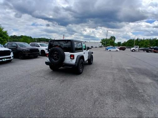 Bright White Clear-Coat Exterior Paint 2026 Jeep Wrangler Willys