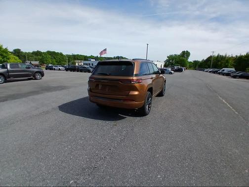 Copper Shino Metallic Clear-Coat Exterior Paint 2026 Jeep Grand Cherokee Limited