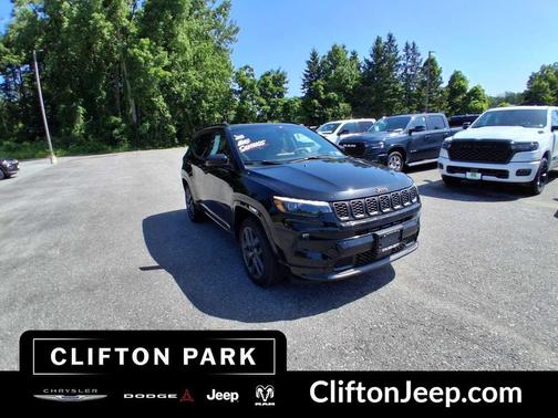 Diamond Black Crystal Pearl-Coat Exterior Paint 2025 Jeep Compass Limited