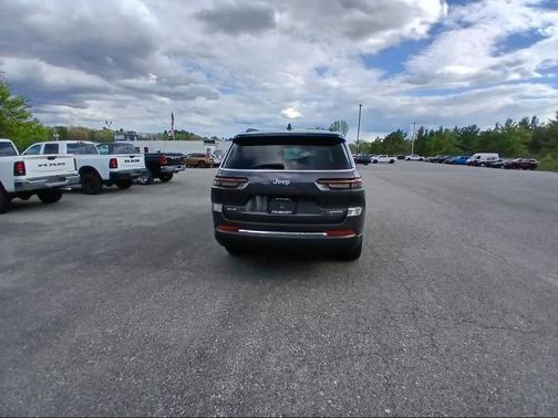 Baltic Gray Metallic Clear-Coat Exterior Paint 2025 Jeep Grand Cherokee Laredo