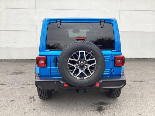 2026 Jeep Wrangler 4-Door Sahara 4x4