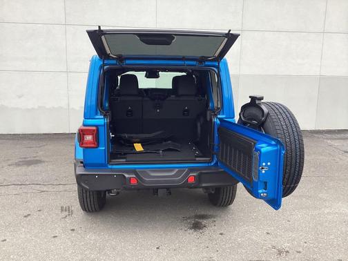 2026 Jeep Wrangler 4-Door Sahara 4x4