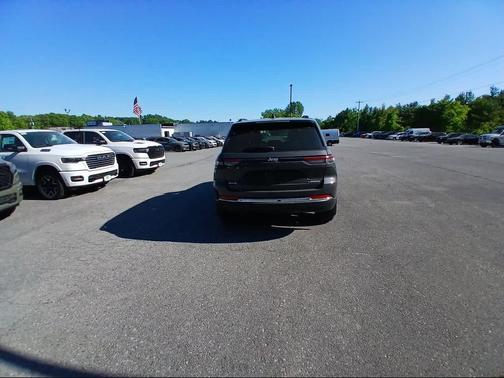 Baltic Gray Metallic Clear-Coat Exterior Paint 2026 Jeep Grand Cherokee Altitude