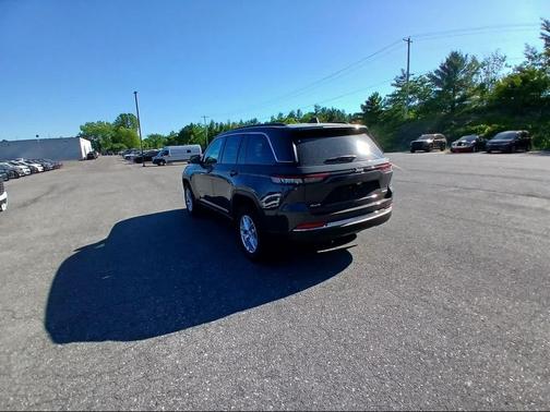 Baltic Gray Metallic Clear-Coat Exterior Paint 2026 Jeep Grand Cherokee Altitude
