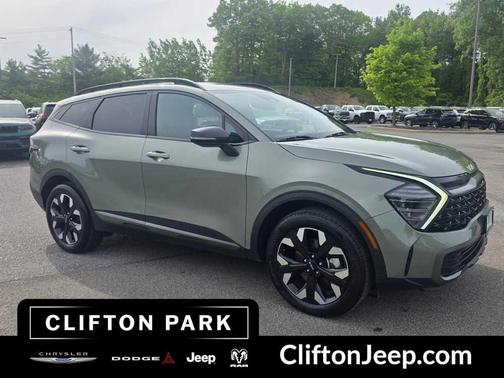 Jungle Green 2024 Kia Sportage X-Line