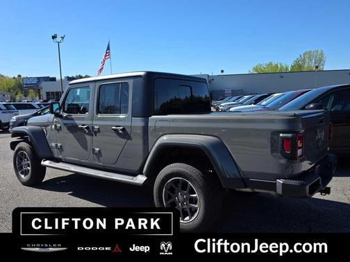 Sting-Gray Clearcoat 2023 Jeep Gladiator Overland
