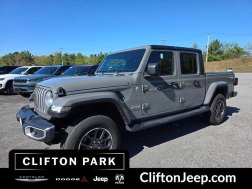 Sting-Gray Clearcoat 2023 Jeep Gladiator Overland