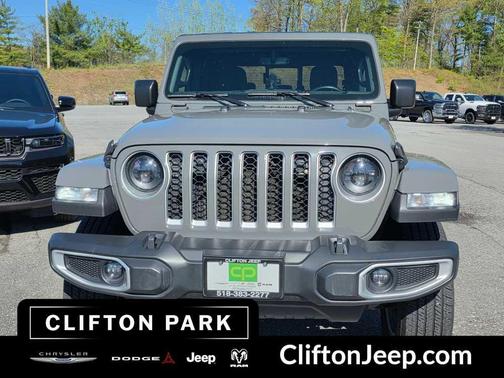 Sting-Gray Clearcoat 2023 Jeep Gladiator Overland