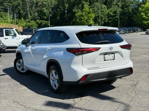 2022 Toyota Highlander LE