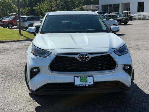 2022 Toyota Highlander LE