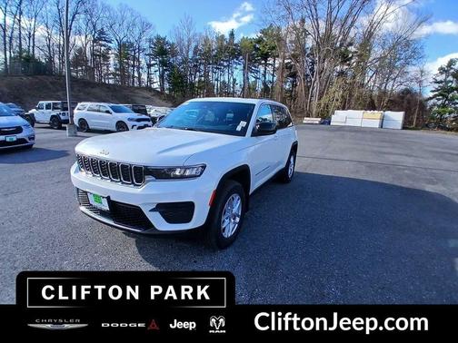 Bright White Clear-Coat Exterior Paint 2025 Jeep Grand Cherokee Laredo