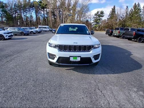 Bright White Clear-Coat Exterior Paint 2025 Jeep Grand Cherokee Laredo
