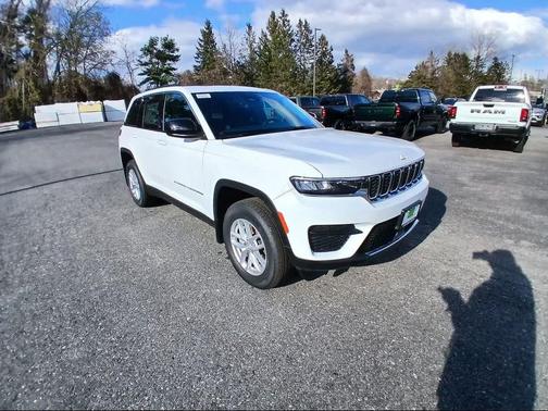 Bright White Clear-Coat Exterior Paint 2025 Jeep Grand Cherokee Laredo