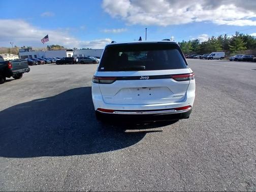 Bright White Clear-Coat Exterior Paint 2025 Jeep Grand Cherokee Laredo