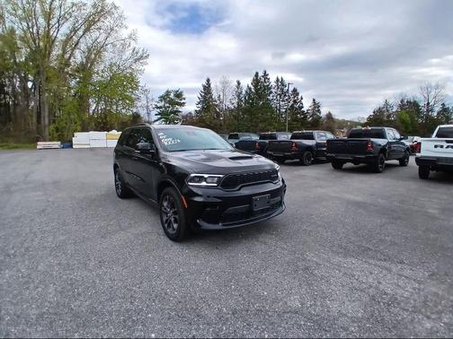 Diamond Black Clear-Coat Exterior Paint 2026 Dodge Durango GT Plus