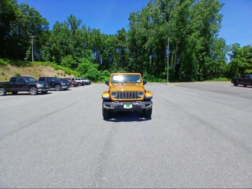 Goldilocks Exterior Paint 2026 Jeep Wrangler 4-Door Sahara 4x4