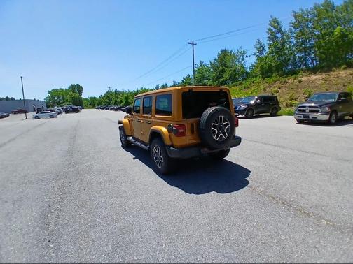 Goldilocks Exterior Paint 2026 Jeep Wrangler 4-Door Sahara 4x4