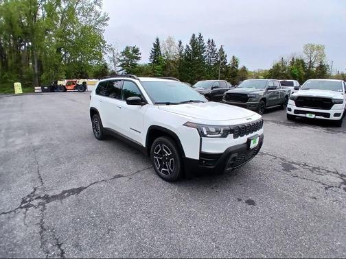 Bright White Clear-Coat Exterior Paint 2026 Jeep Cherokee Laredo 4x4