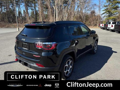 Diamond Black Crystal Pearlcoat 2022 Jeep Compass Trailhawk