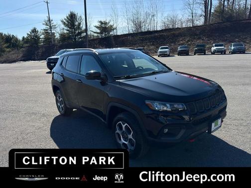 Diamond Black Crystal Pearlcoat 2022 Jeep Compass Trailhawk