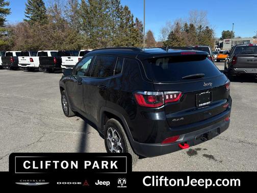 Diamond Black Crystal Pearlcoat 2022 Jeep Compass Trailhawk