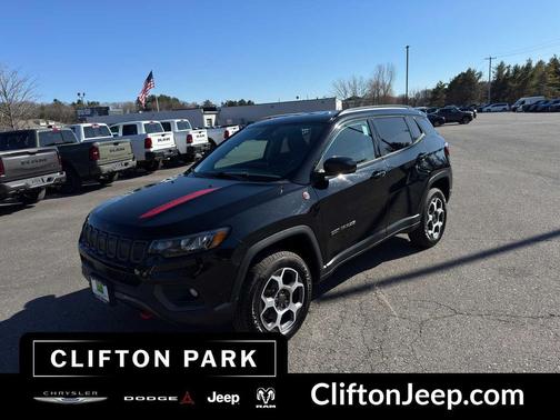 Diamond Black Crystal Pearlcoat 2022 Jeep Compass Trailhawk