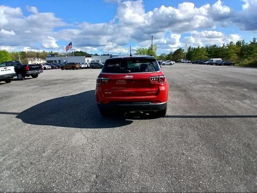 Red Hot Pearl-Coat Exterior Paint 2026 Jeep Compass Limited