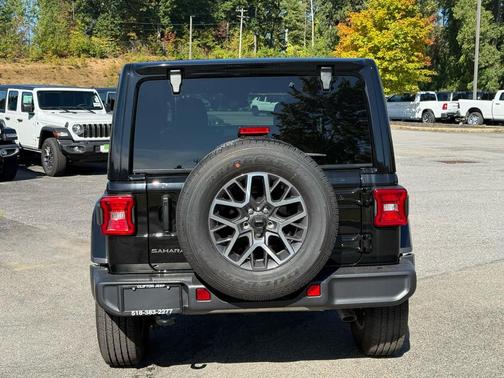 2025 Jeep Wrangler 4-Door Sahara 4x4