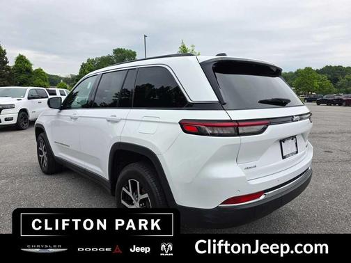 Bright White Clearcoat 2025 Jeep Grand Cherokee Limited