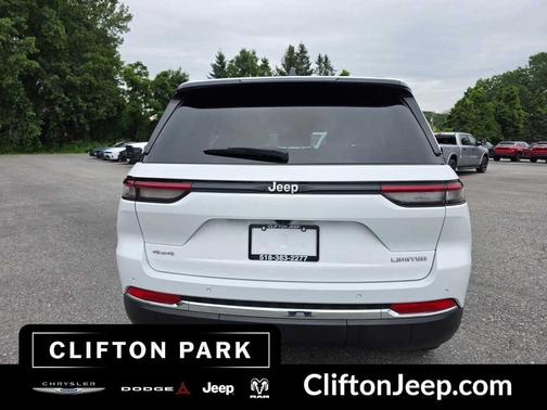 Bright White Clearcoat 2025 Jeep Grand Cherokee Limited