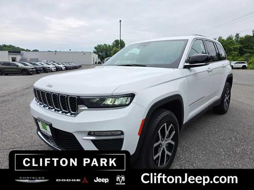Bright White Clearcoat 2025 Jeep Grand Cherokee Limited