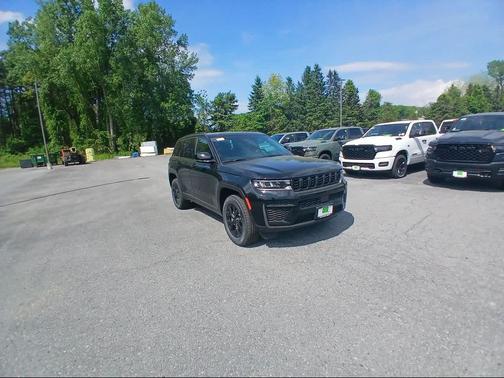 Diamond Black Crystal Pearl-Coat Exterior Paint 2026 Jeep Grand Cherokee Altitude