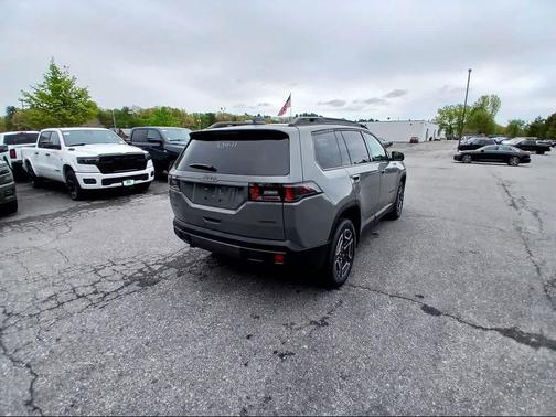 Sting-Gray Clear-Coat Exterior Paint 2026 Jeep Cherokee Laredo 4x4