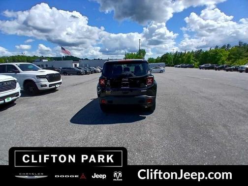 Black Clearcoat 2022 Jeep Renegade Latitude