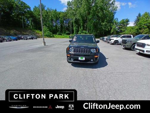 Black Clearcoat 2022 Jeep Renegade Latitude