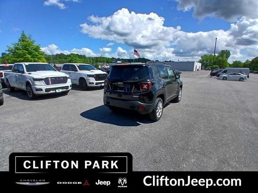 Black Clearcoat 2022 Jeep Renegade Latitude