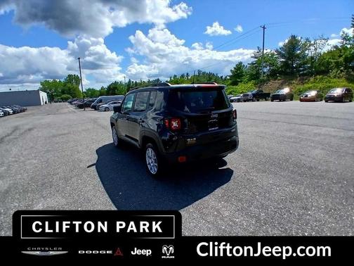 Black Clearcoat 2022 Jeep Renegade Latitude