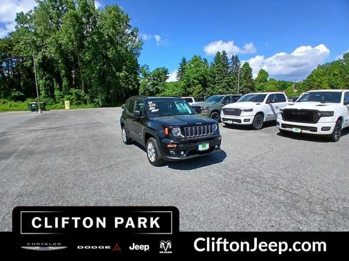 Black Clearcoat 2022 Jeep Renegade Latitude