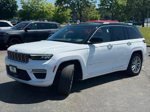 2022 Jeep Grand Cherokee Summit