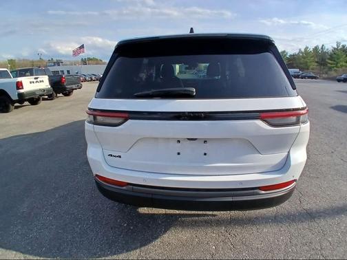 Bright White Clear-Coat Exterior Paint 2026 Jeep Grand Cherokee Limited