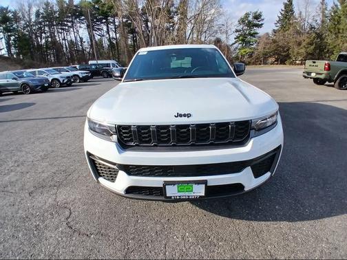 Bright White Clear-Coat Exterior Paint 2026 Jeep Grand Cherokee Limited