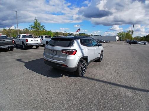 Silver Zynith Metallic Clear-Coat Exterior Paint 2026 Jeep Compass Limited
