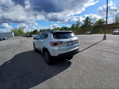Silver Zynith Metallic Clear-Coat Exterior Paint 2026 Jeep Compass Limited